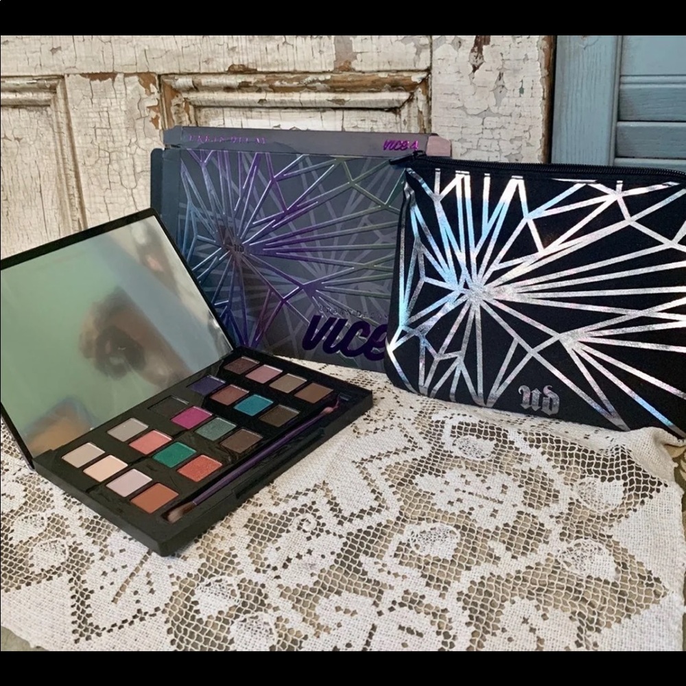 Urban decay vice 4 with makeup bag